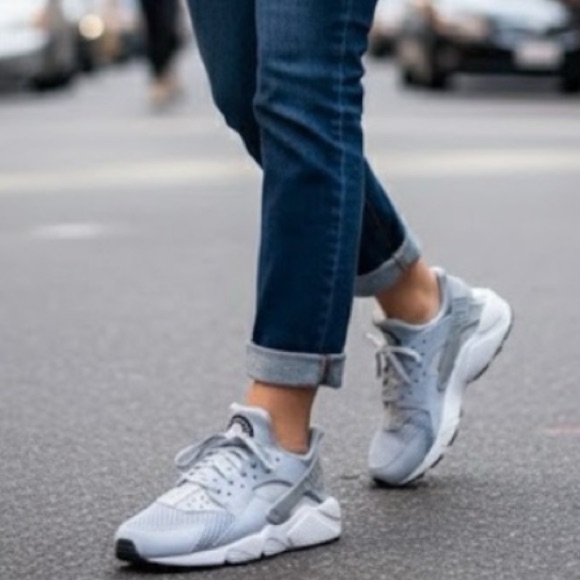 Nike Women’s Air Huarache Run Ultra Wolf Running Shoe Size 6.5 Sneakers Grey Gym